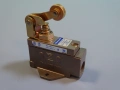 изключвател Honeywell BZV7-2RQ2-PG limit switch 15A 250V, снимка 1