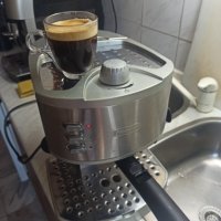Кафемашина Делонги с ръкохватка с крема диск, работи отлично и прави хубаво кафе с каймак , снимка 2 - Кафемашини - 42444608