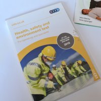 Диск "Health, safety and environment test for operatives and specialists" + подарък "first aid, снимка 2 - DVD филми - 31795172