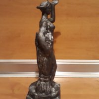 Стара скулптура, Волгоград, жена с гълъб, СССР, снимка 4 - Статуетки - 31990237