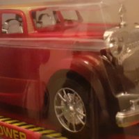 Ретро кола- червен цвят., снимка 1 - Коли, камиони, мотори, писти - 36713844