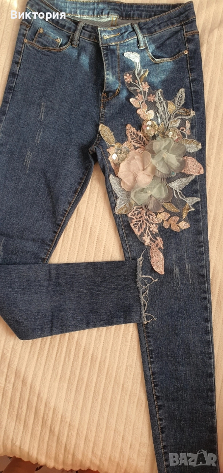 Дамски дънки с цветя , снимка 1