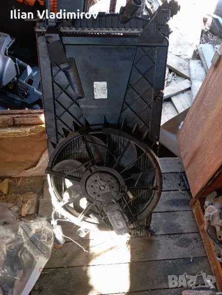 продавам радиатор за водно охлаждане с перка свален от Мазда 3 1.6cdi 109кс., снимка 1