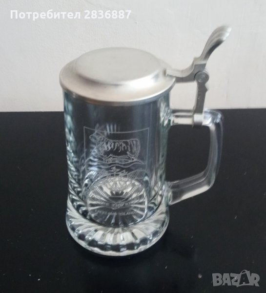 Гравирана стъклена халба за бира с калаен капак, снимка 1