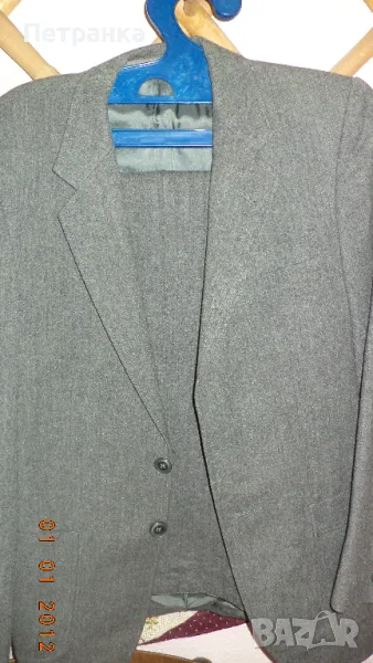 На вашето внимание - сив тънък вълнен костюм, снимка 1