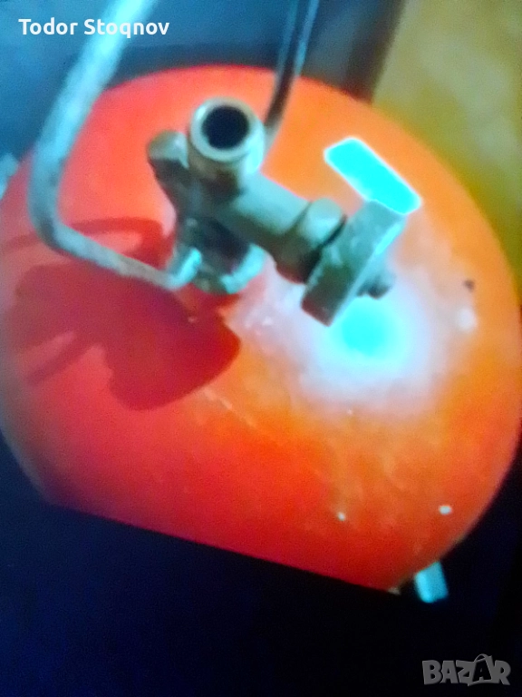 Предлагам газова бутилка десет литрова , снимка 1