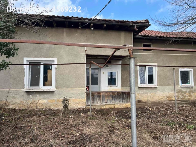 Къща с голям двор в с. Брестовица