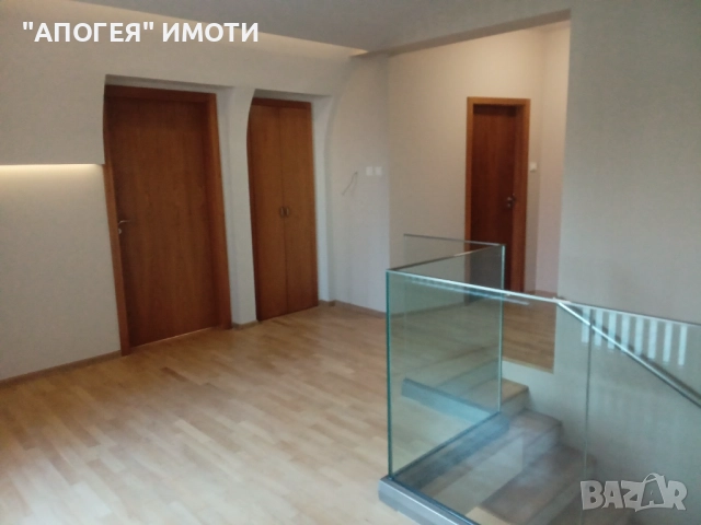 ИЗИСКАН, Просторен трети етаж, Център гр. Пловдив - 270 кв.м с възможност за ГАРАЖ под наем, снимка 14 - Апартаменти - 52086131