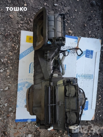 Пасат  2005 г.конзола за радиаторче на климатик и парно