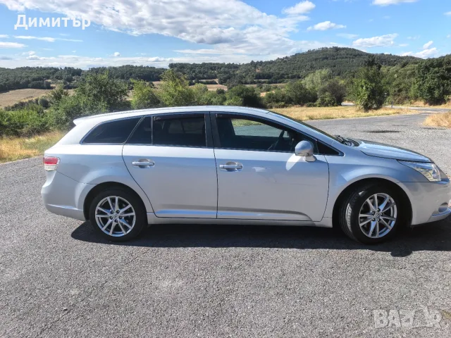 Toyota Avensis 2.2 D-4D/150к.с/верига, снимка 2 - Автомобили и джипове - 56327221