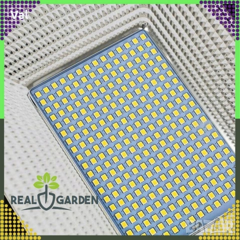 Мощна соларна улична лампа IP67 с дистанционно и стойка – 200W (247 LED) / 300W (299 LED)