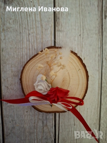 Мартеници на дървени шайбички/кошнички, снимка 8 - Ръчно изработени сувенири - 34237664