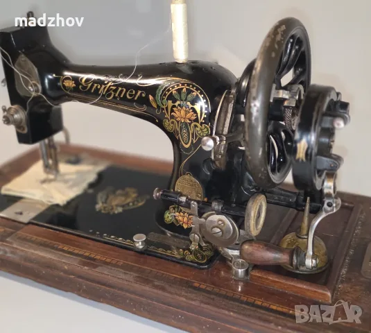 Сто годишна шевна машина, снимка 16 - Антикварни и старинни предмети - 55936287