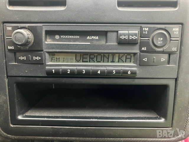 Продавам оригинално радио 