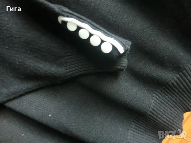 черен пуловер с бели копчета НМ, снимка 2 - Блузи с дълъг ръкав и пуловери - 37322374