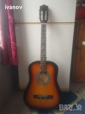 нова китара с калъф. 