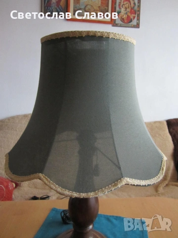 Висока дизайнерска настолна лампа със стойка от стругован орех - 3, снимка 3 - Настолни лампи - 54126862