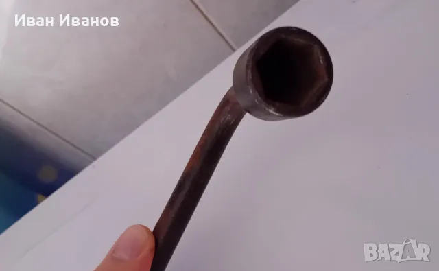 Оригинален ключ за гуми Мерцедес - 19ка, снимка 2 - Аксесоари и консумативи - 49966447