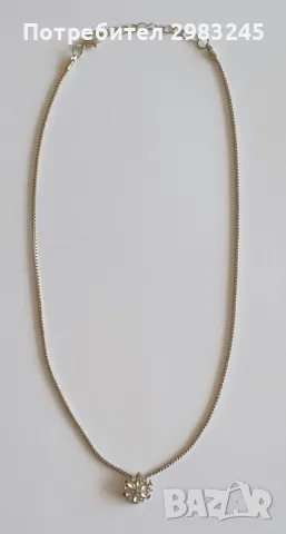 Сребрист медальон, снимка 2 - Колиета, медальони, синджири - 50015145