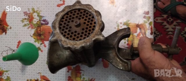 Лот 2 чугунени ръчни месомелачки малка и голяма, снимка 5 - Месомелачки - 50578375