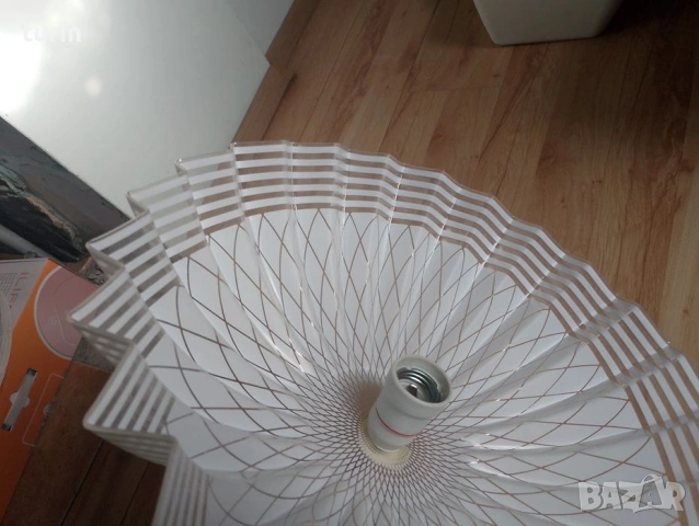 Разтегателен абажур, снимка 2 - Лампи за таван - 53010012