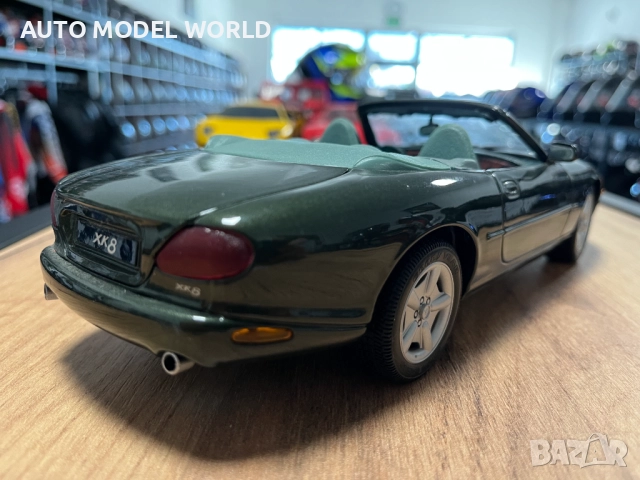 Метална колекционерска количка модел JAGUAR XK-8 Cabriolet 2000г.1:18, снимка 2 - Колекции - 52794853