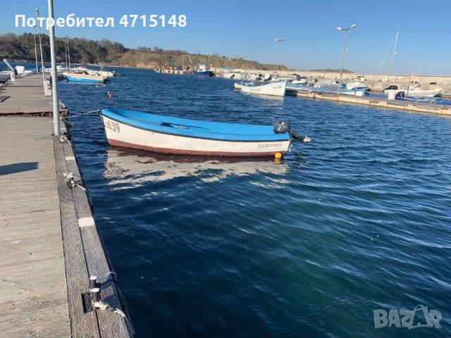 Продава се рибарска лодка със лиценз за стопаски риболов и двигател ямаха 4тактов 8 к.с