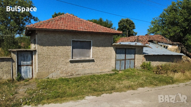КЪЩА С ГАРАЖ, снимка 7 - Къщи - 52845442