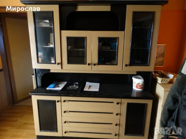 Продавам шкаф секция