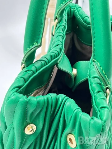 чанти Miu Miu , снимка 15 - Чанти - 51411029