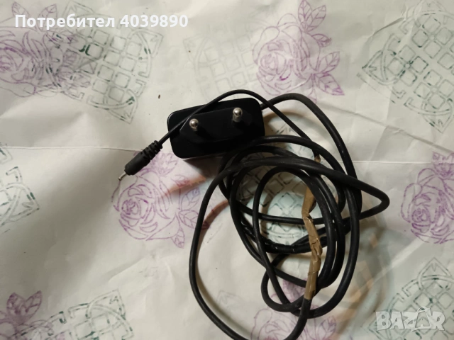 Продавам стари зарядни за мобилни телефони , снимка 7 - Оригинални зарядни - 54155564