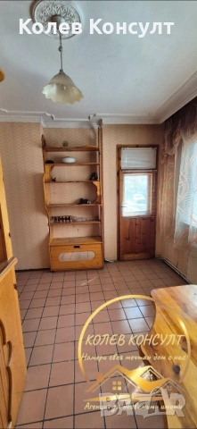 Триетажна къща с търговски помещения град Харманли, снимка 12 - Къщи - 53905651