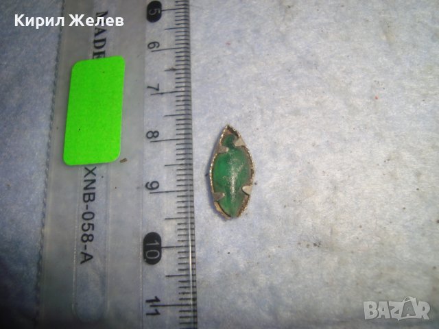 СТАР ЗЕЛЕН КАМЪК МИНЕРАЛ КРСТАЛ РЪЧНО ФАСЕТИРАН в ПОСРЕБРЕН ОБКОВ ЧАСТ от РЕТРО БИЖУ 28577