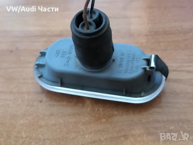 Страничен мигач в калник за Голф 4 Сеат Леон Шкода Пасат Бора VW Golf 4 Seat Skoda Passat 1J0949117, снимка 3 - Части - 49982661