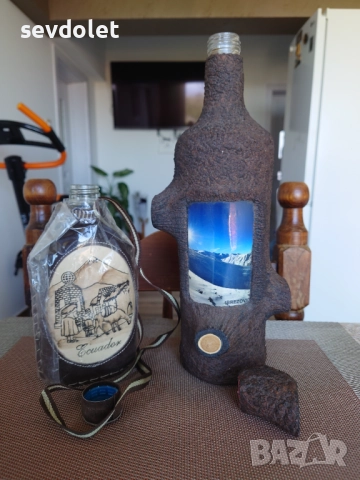 Интересен и красив лот-Колекционерски бутилки.Цената е за двете.