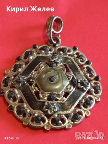 ВИНТИДЖ МЕДАЛЬОН ИНКРУСТИРАН с ЧЕРНИ КРИСТАЛИ ШЕСТОЪГЪЛНА ФОРМА 50716, снимка 6 - Колиета, медальони, синджири - 52502719