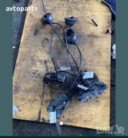 Renault meganne 2003година хечбег брави врати