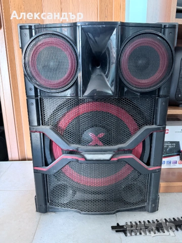 Два броя колони от LG XBOOM CM9740