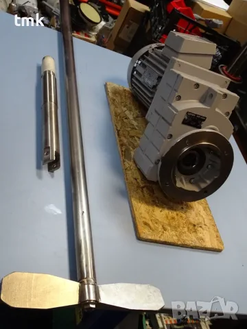 мотор редуктор с бъркалка Lenze 4481-Asten Gear Motor 0.75kW 23Nm, снимка 2 - Резервни части за машини - 55920312