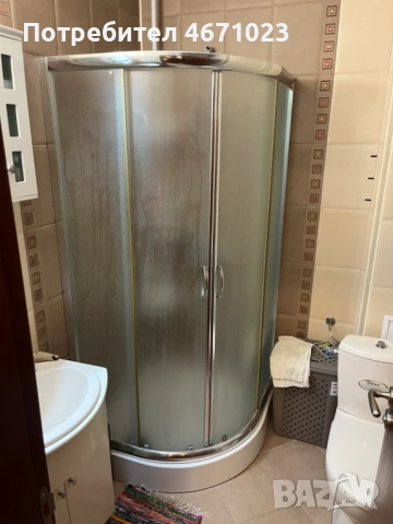 Продавам  използвана душ кабина  с корито. Запазена. 