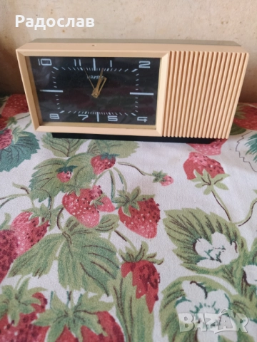 стар механичен будилник Наири
