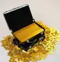 Реплика Метално Куфарче със 120 броя златни кюлчета злато работещи закопчалки миниатюра декоративно, снимка 3
