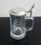 Гравирана стъклена халба за бира с калаен капак, снимка 1 - Антикварни и старинни предмети - 35437990