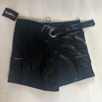 Кожена пола-панталон , снимка 1 - Къси панталони и бермуди - 42037072