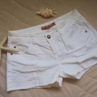 Бели къси панталони, снимка 1 - Къси панталони и бермуди - 29283373