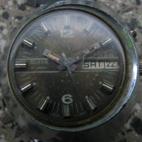 Автоматичен часовник Слава, снимка 1 - Антикварни и старинни предмети - 31747824