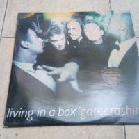 Грамофонна плоча  LIVING IN A BOX   LP., снимка 1 - Грамофонни плочи - 33820050