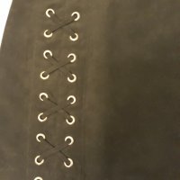 Къса пола черна Н&М с капси и кръстосани връзки, изпечена материя , с цип на гърба, снимка 2 - Поли - 37414559