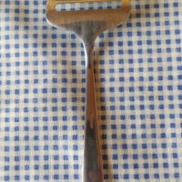 стар руски нож за кашкавал , снимка 2 - Прибори за хранене, готвене и сервиране - 42678861