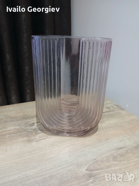 Стъклена ваза, снимка 1